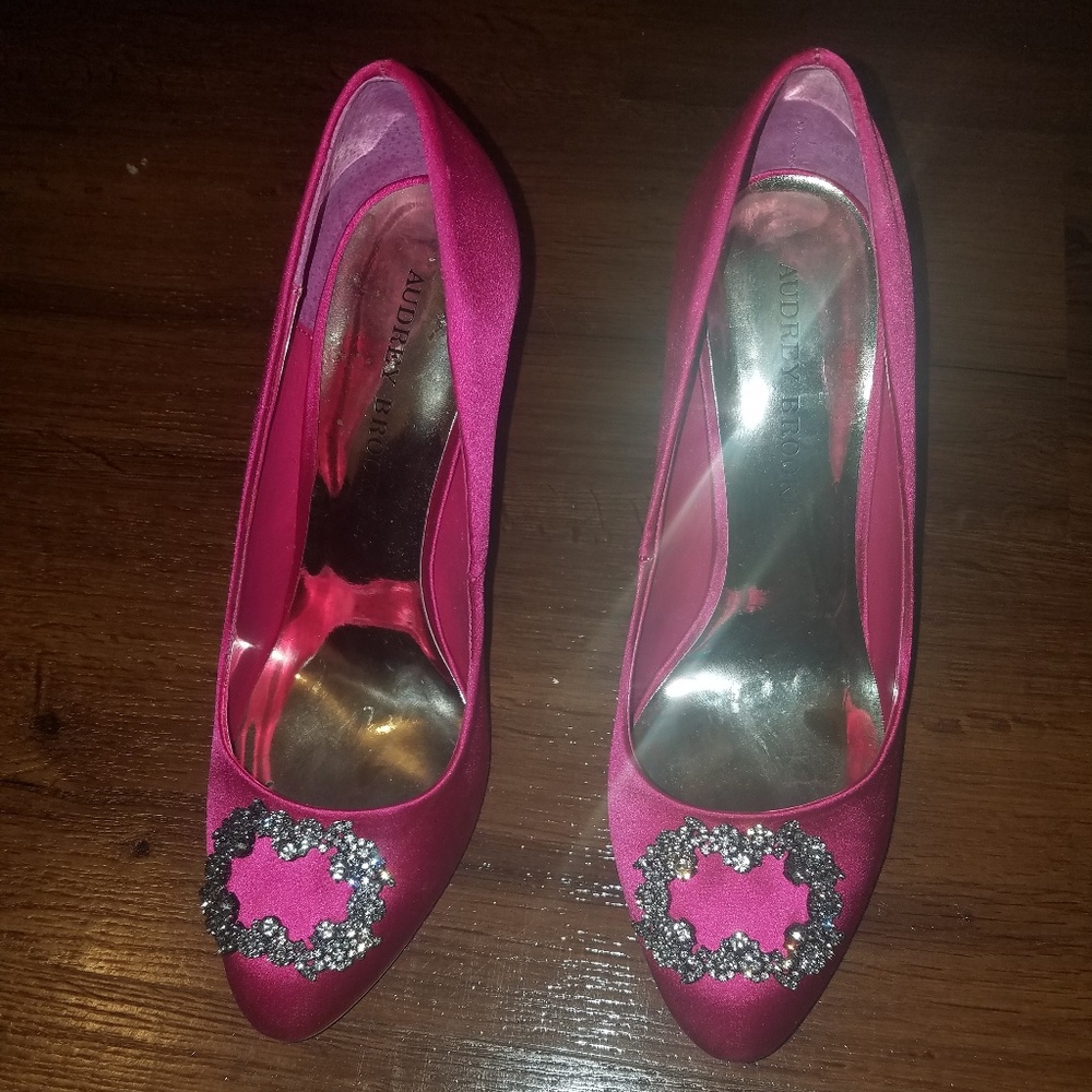 Magenta pumps with jewel embellishment